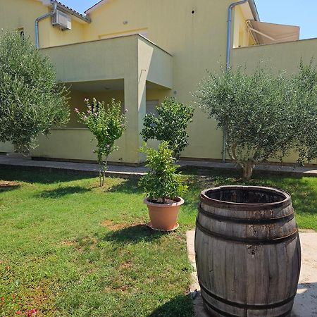 Apartmani Prodan 2 Fazana Bagian luar foto